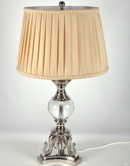 流光溢彩 玻璃材質(zhì)臺(tái)燈的藝術(shù)與實(shí)用